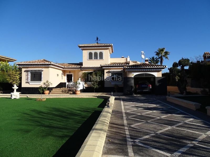 Foto aee4504f-4a1d-4615-b782-a61a8dc3f82a. Xalet amb aparcament piscina a Atarfe