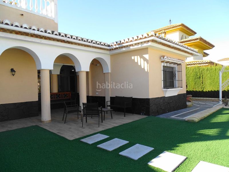 Foto c720126d-4189-4325-9ca1-d5af5de9085f. Xalet amb aparcament piscina a Atarfe