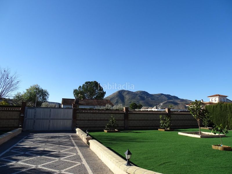 Foto edae2b25-b010-4de6-bd9e-d59a79104bac. Xalet amb aparcament piscina a Atarfe