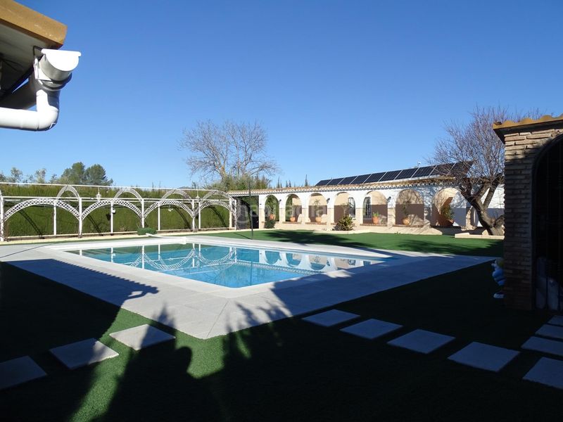 Foto f3c1a965-8bce-4a15-be72-0a44fbeac359. Xalet amb aparcament piscina a Atarfe