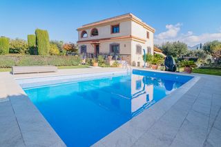 Chalet en Gójar. Gran villa en gojar, con una parcela de mas de 2142 metros, 307