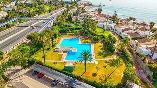 Casa aparellada  Urbanizacion estepona. Chalet pareado en venta en urbanizacion bahia dorada