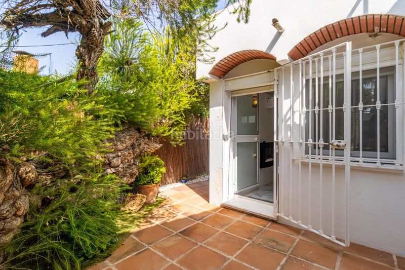 Foto 83ae67a4-30bd-417a-8ec9-2cae04d6893b. Casa aparellada amb calefacció a Bahía Dorada Estepona