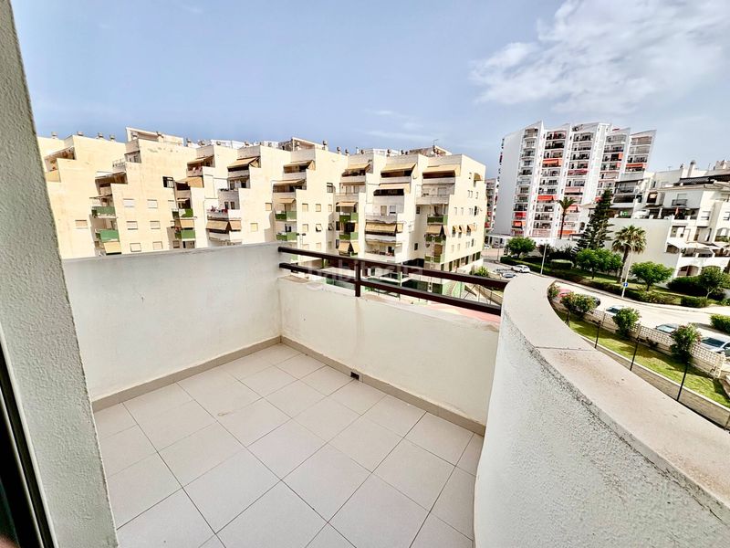 Foto 595aa8b0-fbf5-4c8c-bcb2-d1ee6a54ff42. Apartament amb aparcament piscina a Salobreña costa Salobreña