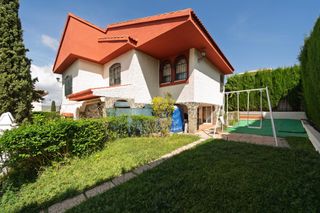 Chalet in Padul. Chalet independiente en urbanizacion el puntal padul.