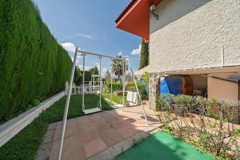 Foto bd85df2b-53a9-42c0-a5fd-3f36698ecc81. Xalet amb aparcament piscina a Padul