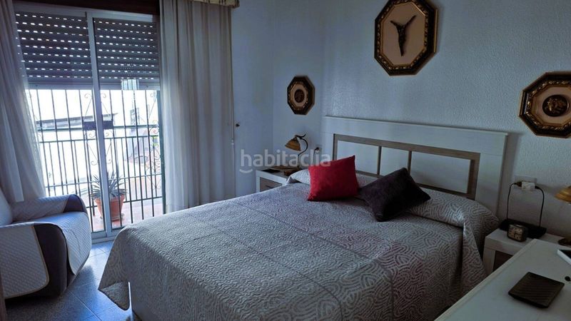 Foto 43d08d6d-8fe0-4f41-9673-4bf7462a8ab4. Casa  con tres terrazas en Centro Salobreña