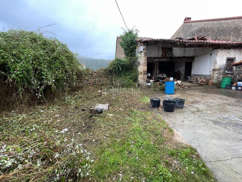 Foto 1586fbd9-cf78-45f3-a6cc-a0e800f11536. Casa  de piedra con corral para rehabilitar en periedo en Cabezón de la Sal