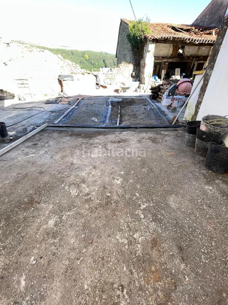 Foto 825175dd-333b-4255-a282-ccd0493851bf. Casa  de piedra con corral para rehabilitar en periedo en Cabezón de la Sal