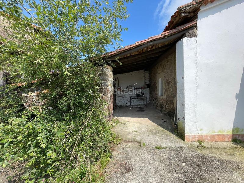 Foto 97981d18-d7ee-4ea0-809d-e9475c2dc21e. Casa  de piedra con corral para rehabilitar en periedo en Cabezón de la Sal