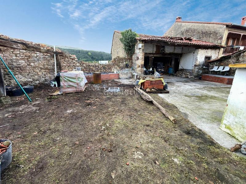 Foto 9bc533f7-86ff-452c-a3ae-1f2dfded1551. Casa  de piedra con corral para rehabilitar en periedo en Cabezón de la Sal
