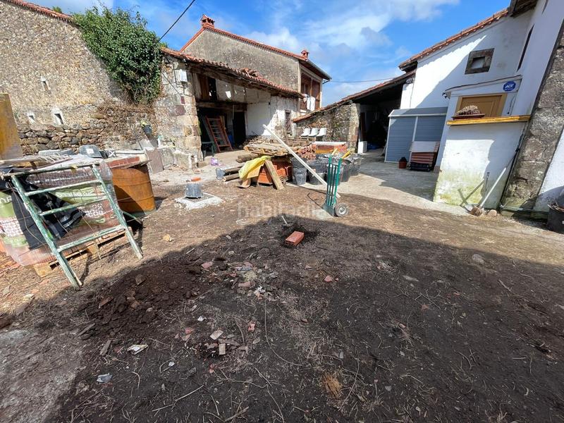 Foto a47f7cf8-e3ab-4741-b7ec-256819c933b9. Casa  de piedra con corral para rehabilitar en periedo en Cabezón de la Sal