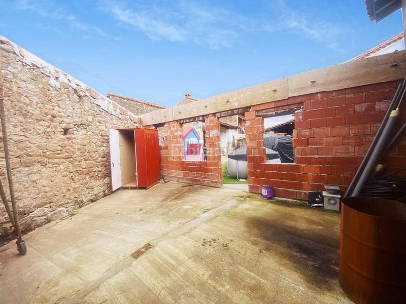 Foto b87b0c93-2198-4556-856d-92c3fc3061f0. Casa  de piedra con corral para rehabilitar en periedo en Cabezón de la Sal