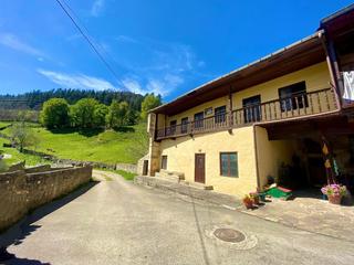 Maison  Poblado selores. Casa de piedra con jardin en selores valle de cabuérniga