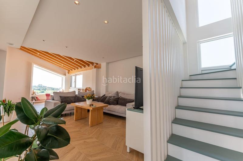 Foto 973ff2f7-dc4a-4432-a3c1-64aeb6656418. Chalet unifamiliar con vistas al mar. en Suances