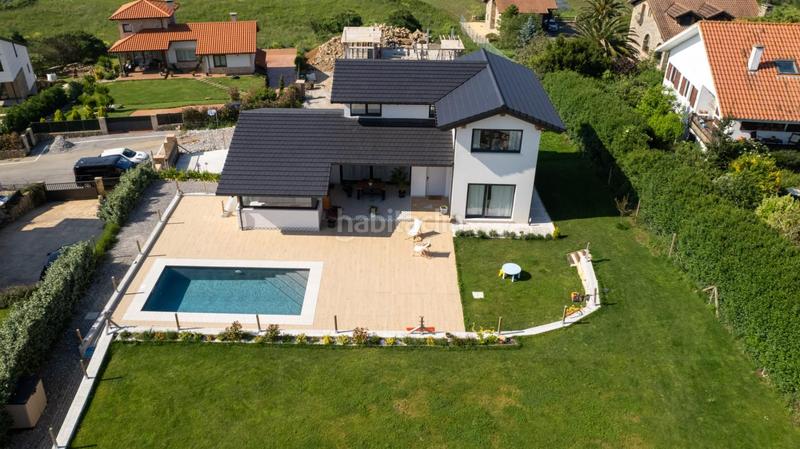 Foto 9a8513d9-b24f-4f9c-b3a1-c3ca4158a260. Chalet unifamiliar con vistas al mar. en Suances