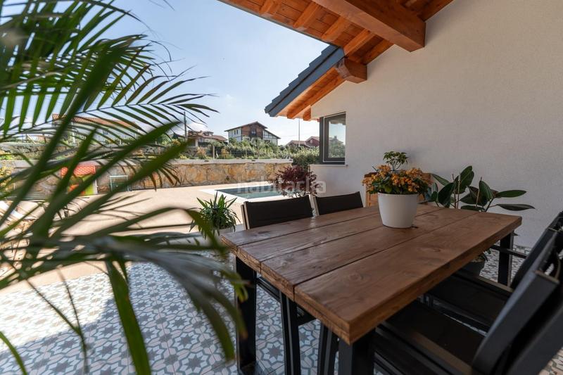 Foto ab36cc87-feec-42e1-a779-3bd41ecb1b31. Chalet unifamiliar con vistas al mar. en Suances