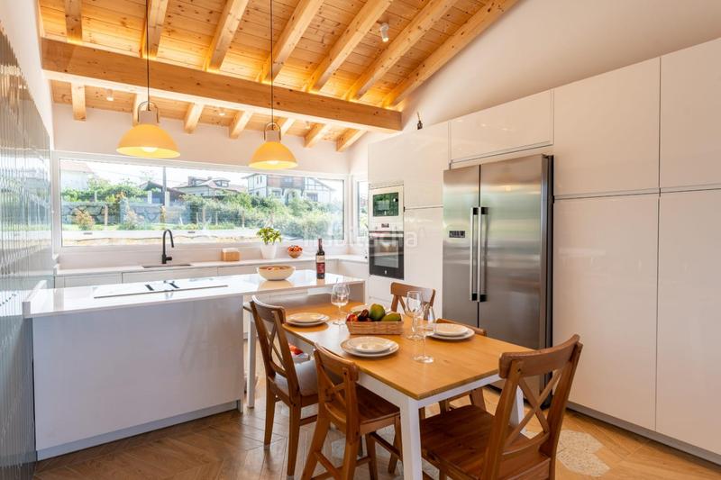 Foto cbd33c58-eda7-4957-a358-a16df770facc. Chalet unifamiliar con vistas al mar. en Suances