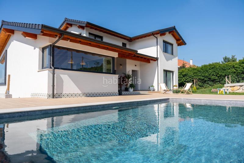 Foto dc961a03-4ff8-4368-ad83-90f7a6206e5b. Chalet unifamiliar con vistas al mar. en Suances