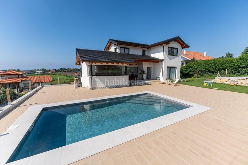 Foto efae090e-35a0-4f6e-990b-dae7a692ba2f. Chalet unifamiliar con vistas al mar. en Suances