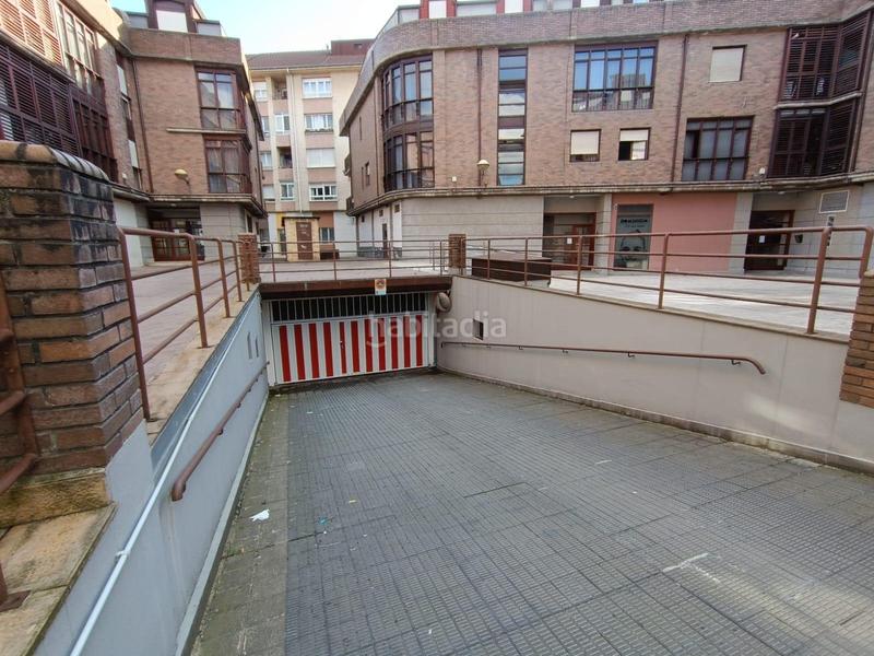 Foto 6fda31b8-cce1-4a84-9636-b7cccfd17f68. Aparcament cotxe a Centro Torrelavega