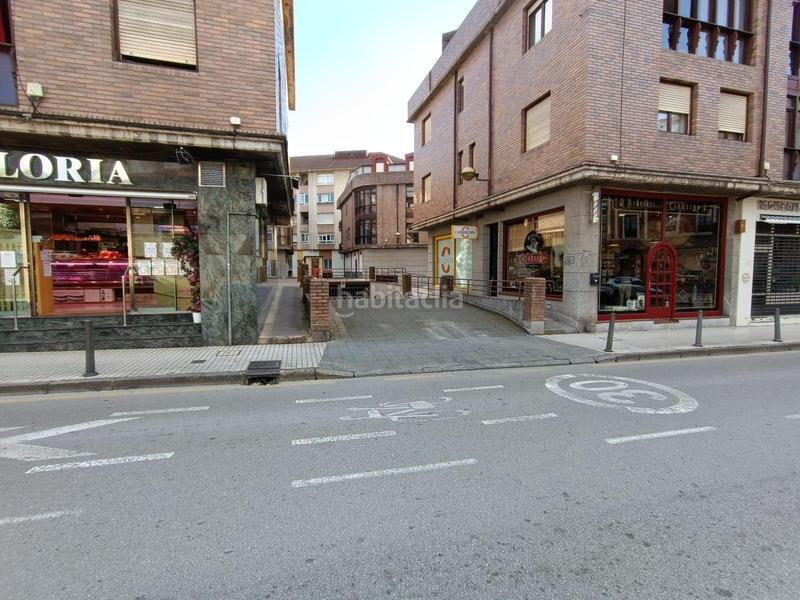 Foto c7e2aa0f-60b1-4ea9-8ef8-53a3bf5cc5a3. Aparcament cotxe a Centro Torrelavega