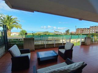 Rez-de-chaussée à Suances. Exclusivo bajo con terraza y jardín en la villa marinera de suan