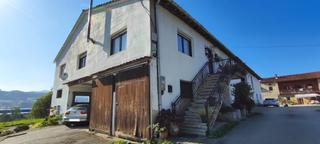 Casa a San Felices de Buelna. Conjunto de edificaciones rodeado de naturaleza en san felices d