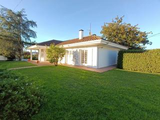Casa a Sierrapando. Coqueta casa individual en planta baja con parcela urbana privad