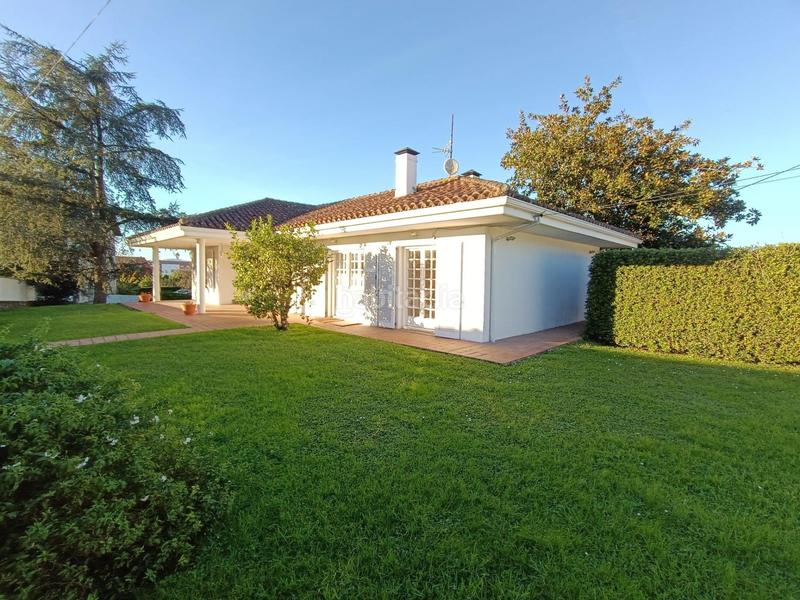 Foto e20fa0e9-4f8b-4a49-84b2-58e4e391c111. Casa amb calefacció aparcament a Sierrapando Torrelavega