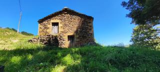 Casa a San Pedro del Romeral. Conjunto de cabañas en plena naturaleza.