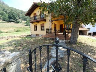Casa a Arenas de Iguña. Tu refugio en arenas de iguña, dos  viviendas con encanto en una