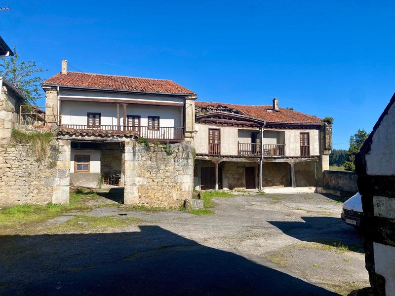Foto 5fcf0dde-dfed-4837-bef6-5a18ca405c32. Casa adosada  de piedra estilo montañés en Reocín