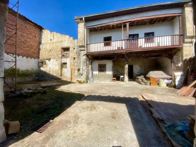 Foto aee877d0-10d2-49b9-b72c-f617c7999f26. Casa adossada amb aparcament a Reocín