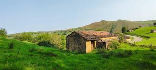 Casa a Selaya. Cabaña en selaya con finca de 7.000 m2 y vistas panorámicas.