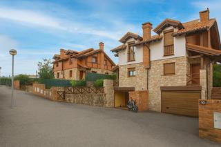 Chalet à Reocín. Oportunidad en hinojedo chalet pareado. con terraza, jardín y pl