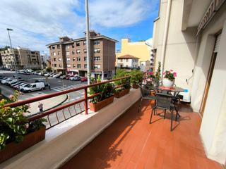 Pis a El Parque - Zapatón. Amplio piso en torrelavega con terraza y garaje.