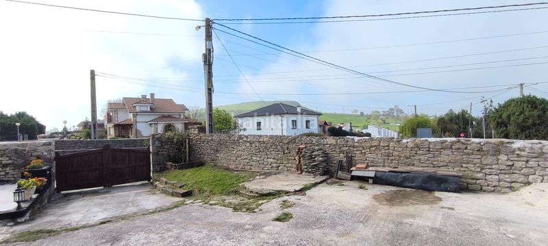 Foto 249f136f-7d46-4d2b-b0e1-e7ea7ba39ee5. Casa amb calefacció aparcament a Suances