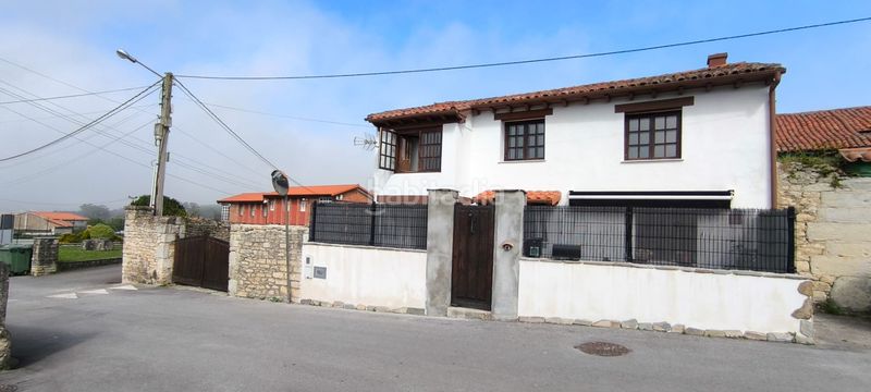Foto b51abee7-85f6-46f5-8cc6-72088917d000. Casa amb calefacció aparcament a Suances