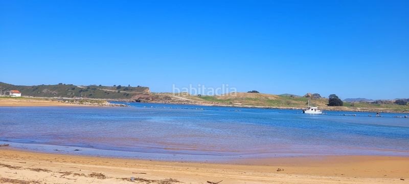 Foto 178efa39-a6c2-4deb-a97c-daeeef3a2982. Casa aparellada amb aparcament a Suances