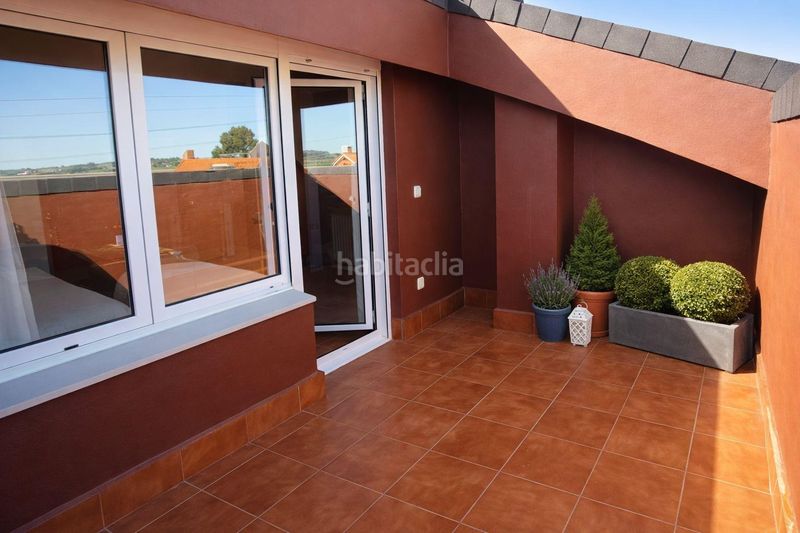 Foto 3dd300ed-9463-4a0d-91e3-c5aac413aba5. Casa aparellada amb aparcament a Suances