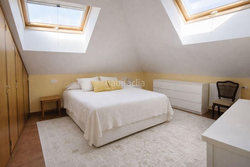 Foto 605152a8-c789-4143-92b5-3da661264367. Casa aparellada amb aparcament a Suances