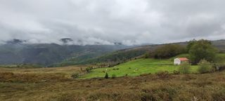 House in Luena. Finca rústica con cabaña y vistas panorámicas en luena.