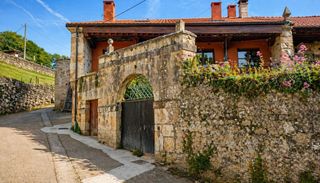 Semi detached house in Corvera de Toranzo. Casa adosada en un entorno privilegiado.