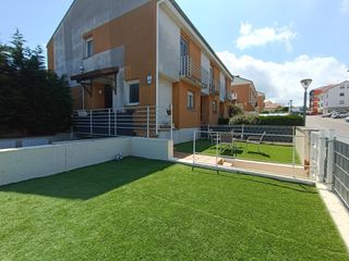 Casa adossada a Polanco. Chalet adosado en esquina con gran parcela y vistas despejadas e