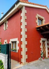 Doppelhaus in Castañeda. Chalet pareado en pomaluengo jardín, porche y ubicación perfecta