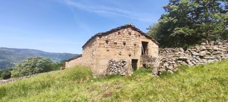 House in Luena. Cabaña pasiega para reformar en entorno privilegiado.