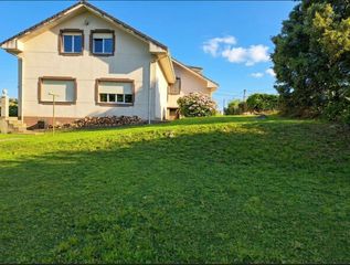 Casa in Cuchía. Finca de 6000 m2 con dos edificaciones  y bodega natural en mien