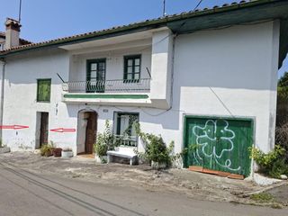 Terreno residenziale in Alfoz de Lloredo. Parcela urbana en cóbreces con cuadra, silo y cochera.