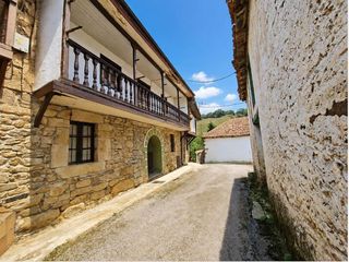 Haus in Anievas. Casa con encanto en anievas para reformar.